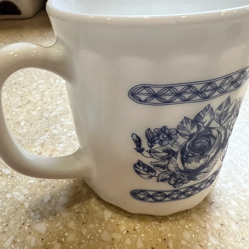 Arcopel Honorine France Blue and White Mug